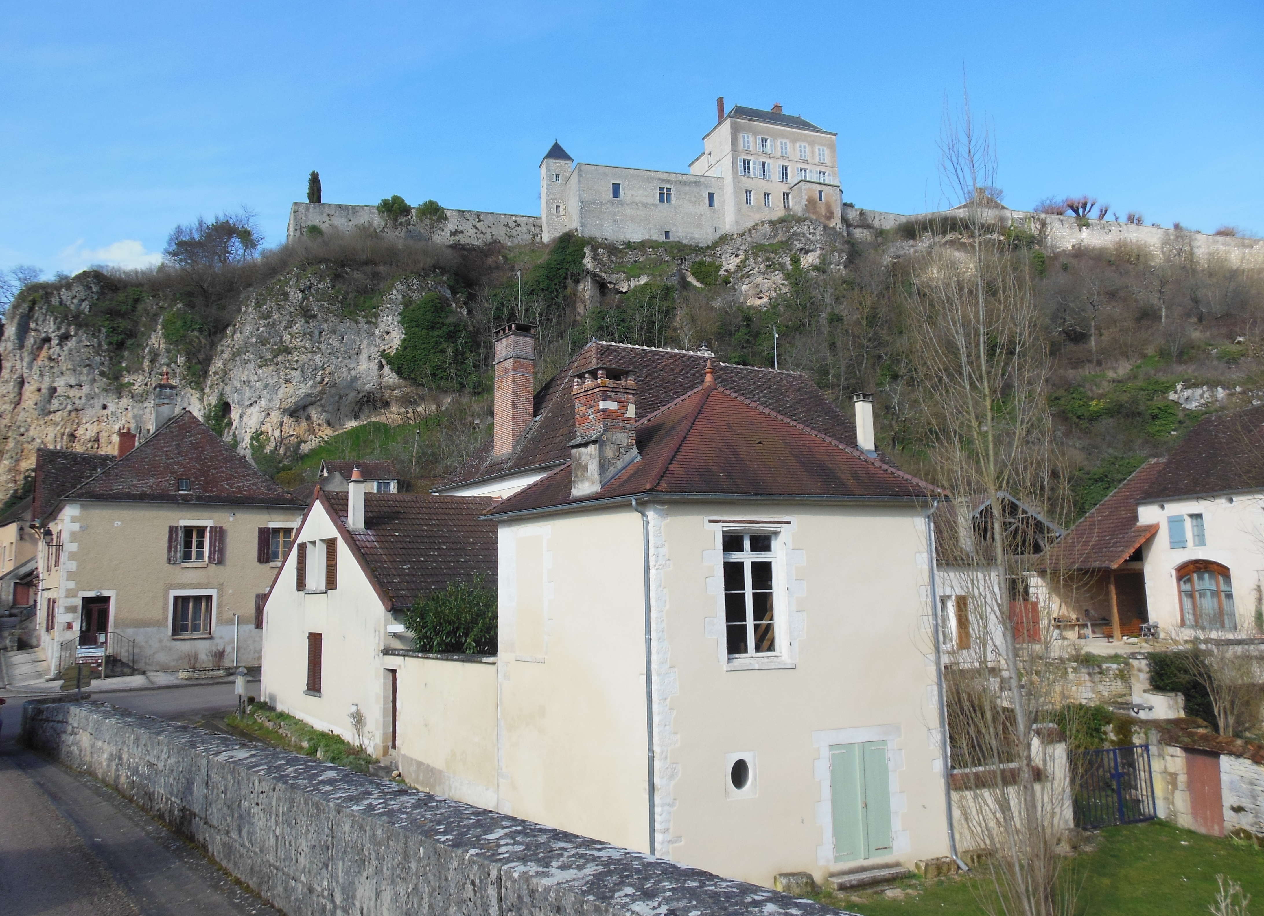 Mailly-le-Château — illustration