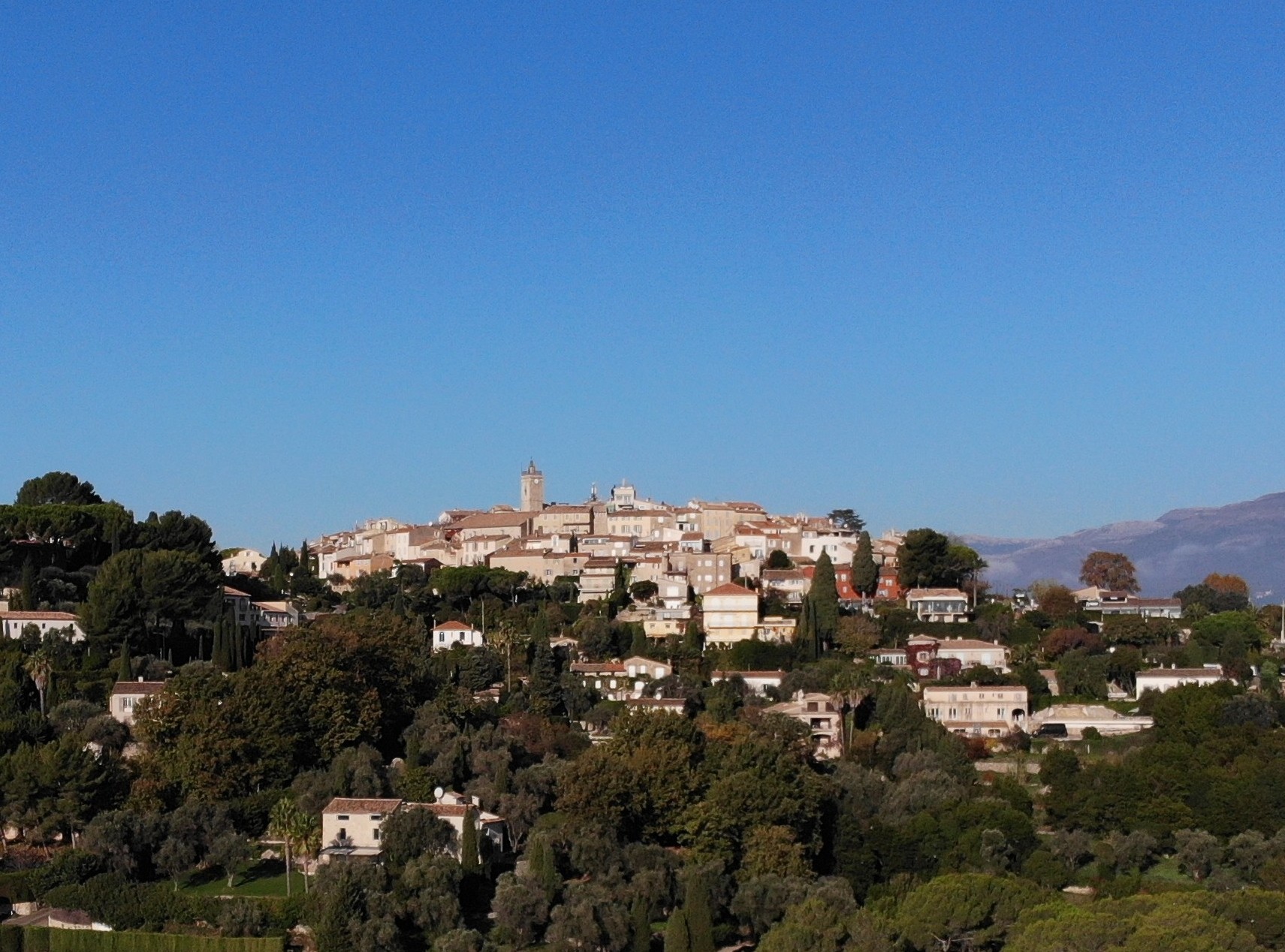 Mougins — illustration
